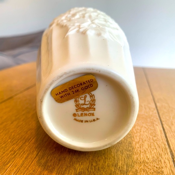 Lenox USA Orchid Collection Bud Vase 7 1/4in gold trim porcelain - Picture 4 of 4